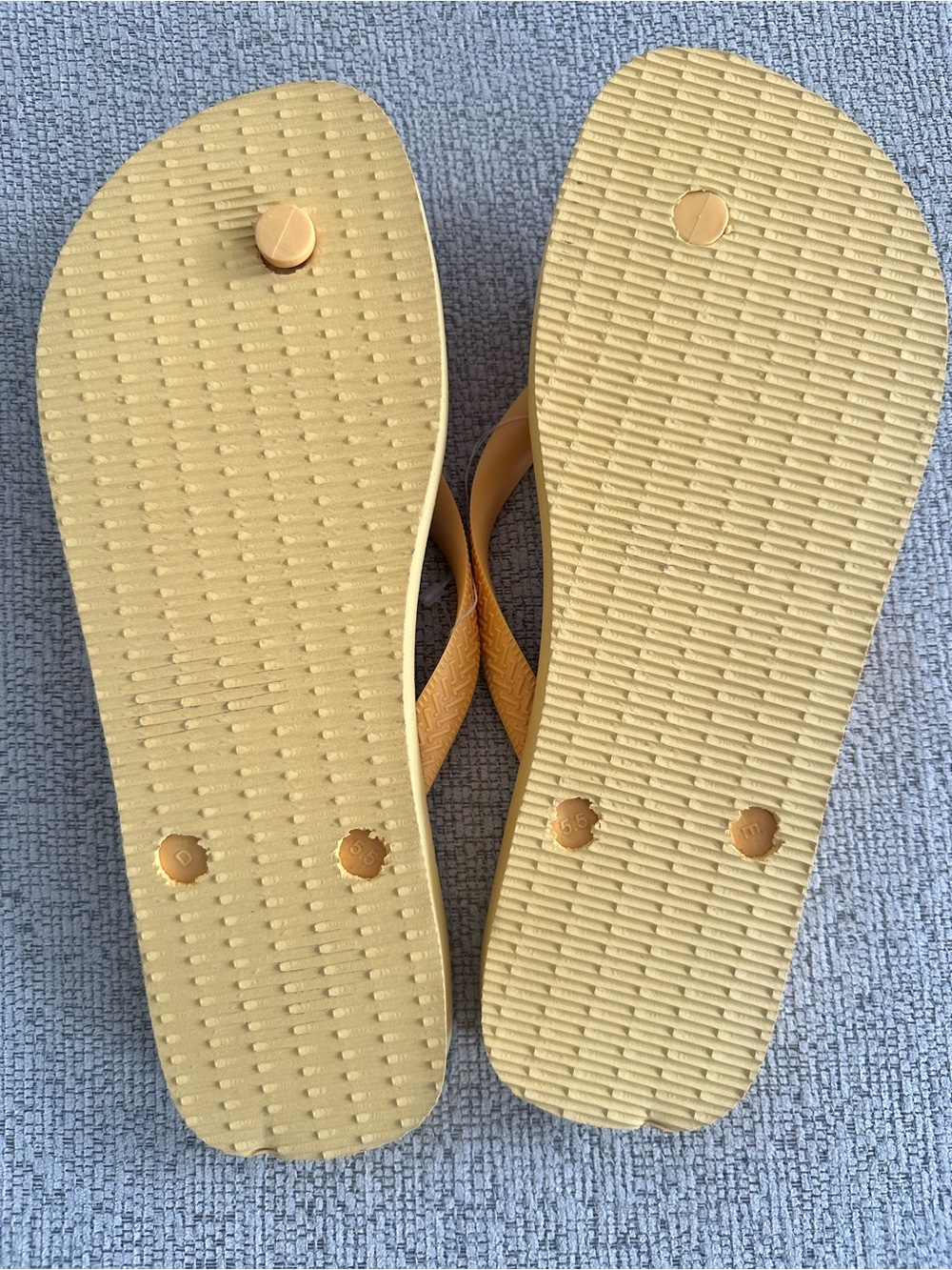 Havaianas Yellow Banana Print Flip Flops - Picture 2 of 5